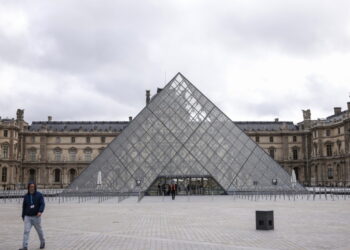Fraudeurs in Louvre: 9 arrestaties voor miljoenenfraude met kaartverkoop