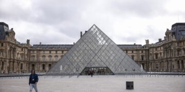 Fraudeurs in Louvre: 9 arrestaties voor miljoenenfraude met kaartverkoop