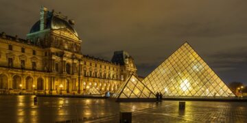 Directeur Louvre neemt ontslag na overval van de eeuw: Macron prijst verantwoordelijkheid