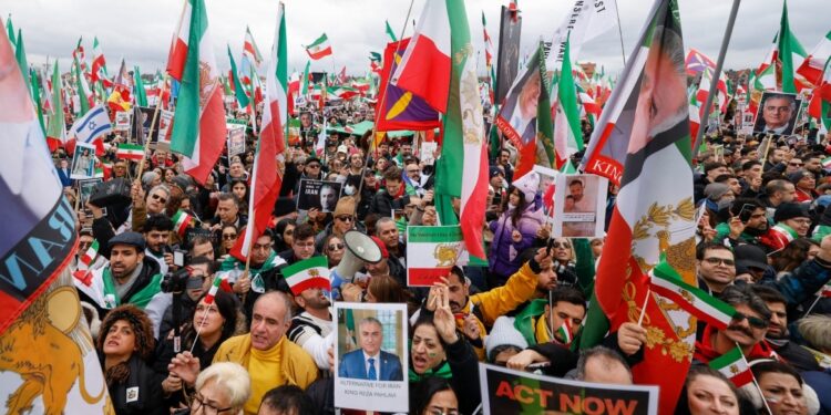 Massaprotest in München tegen Iraanse autoriteiten