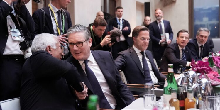 Trump en de hysterische kippen: kritiek op de Conferentie van München