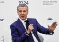 Newsom noemt Trump de meest destructieve president ooit vanuit München