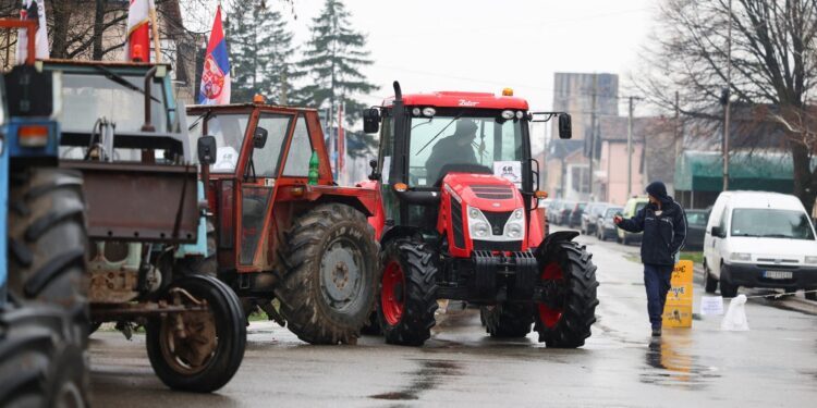 Boeren eisen hogere subsidies en importverboden met blokkades op wegen.