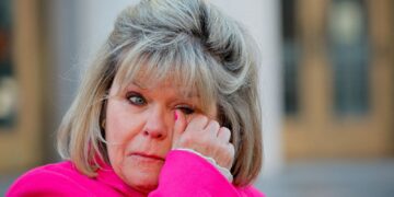 Ouders woedend op Zuckerberg in rechtszaak over verslavend ontwerp sociale media.