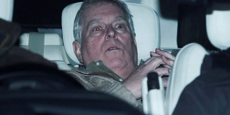 Onderzoek bij voormalige woning Andrew – MP’s steunen vrijgave bestanden handelsgezant benoeming.