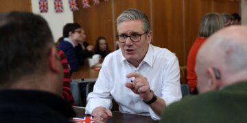 Starmer blijft leiden Labour tot volgende verkiezingen na crisis