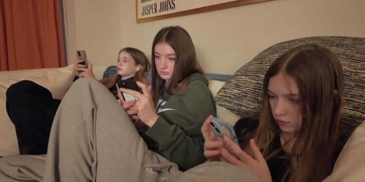 Toenemende druk op grote techbedrijven: botsing over vrije meningsuiting en kindveiligheid