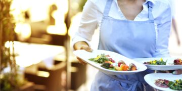 Plannen verhoging minimumloon jongeren mogelijk vertraagd, meldt Sky News