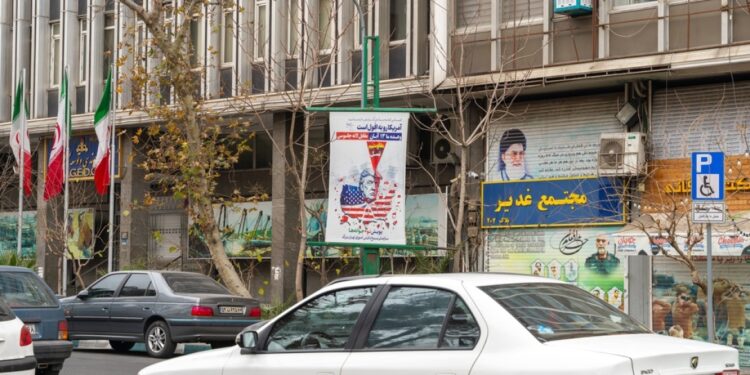 Landen vragen burgers Iran te verlaten door oplopende spanningen