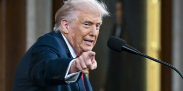 Trump’s onduidelijke verklaring over Iran: gebrek aan duidelijkheid bij oproep tot aanval