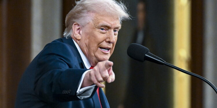 Trump’s onduidelijke verklaring over Iran: gebrek aan duidelijkheid bij oproep tot aanval