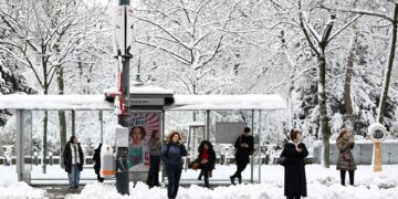 Verkeerschaos en vluchten gestopt door sneeuw in Wenen