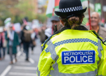 Politieagent ontslagen nadat hij twee maanden thuis deed alsof hij werkte met fotolijst