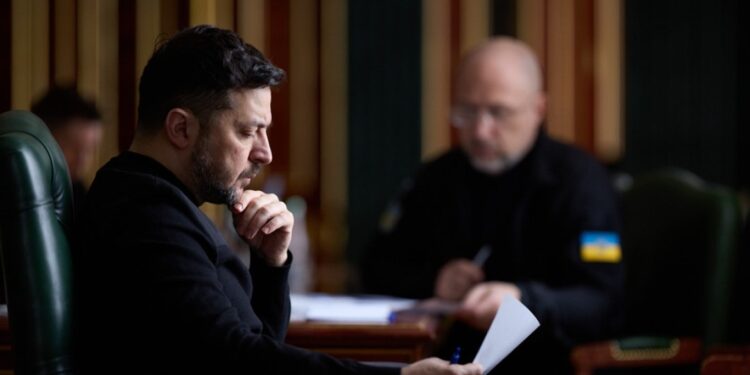 Zelenski waarschuwt voor massale Russische aanval voor trilaterale bijeenkomst in Genève