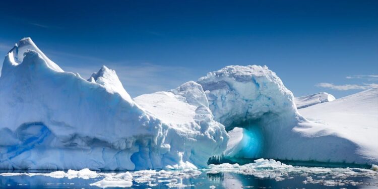 Antarctische microben overleven door het consumeren van zuivere lucht