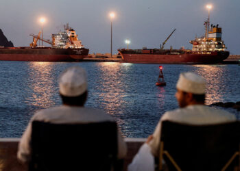 Iran eist doorvaartvergoeding van maximaal 2 miljoen dollar van schepen in Hormuz.