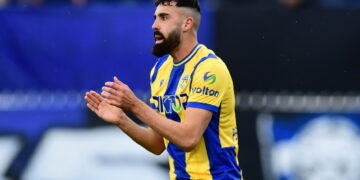 Einde van Pepe Castaño naast Rastavats in Asteras Tripolis