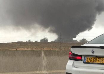 Iraanse aanval zet Israëlische industriële zone in brand