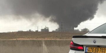Iraanse aanval zet Israëlische industriële zone in brand