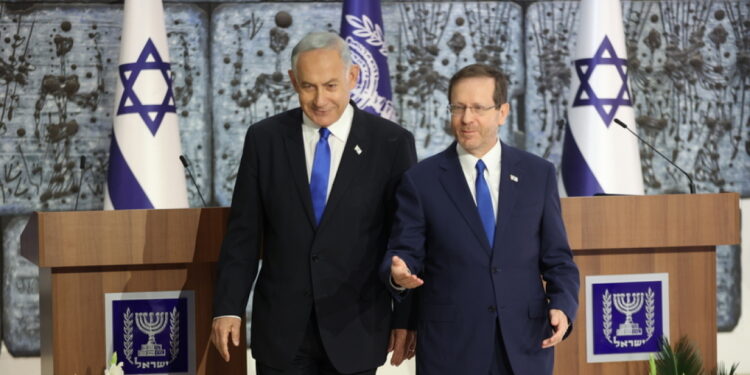 President Israël vraagt Netanyahu om meer informatie voor gratiedossier