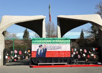 Iraniërs nemen afscheid van Ali Khamenei tijdens driedaagse ceremonie in Teheran