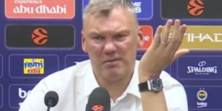 De irritatie van Giakievicius met journalist die vraag vanaf telefoon las: “Ging je naar school…?”