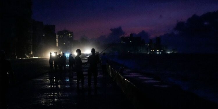 Chaotische situatie in Cuba: black-out door Amerikaans olie-embargo.