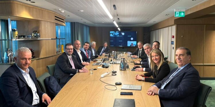 Beheerders en Commissie: Samenwerking voor Verticale Corridor.