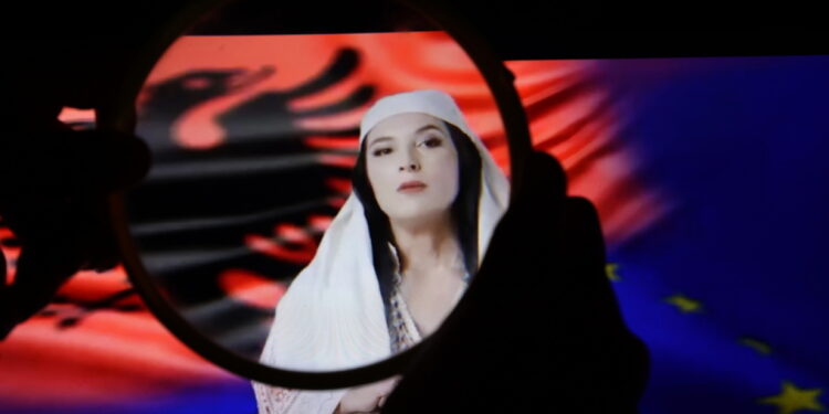 Actrice klaagt Albanese regering aan: minister van Digitale Zaken in rechtszaal