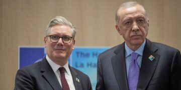 Meer dialoog met Iran: Erdogan en Starmer bespreken mogelijkheden
