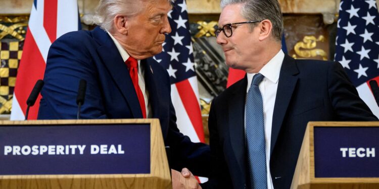 Telefonisch overleg Trump en Starmer over Midden-Oosten na kritiek president