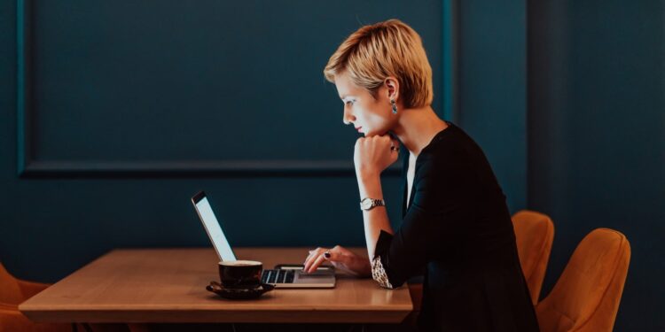 Opgesloten potentieel: vrouwen zonder kansen op de arbeidsmarkt