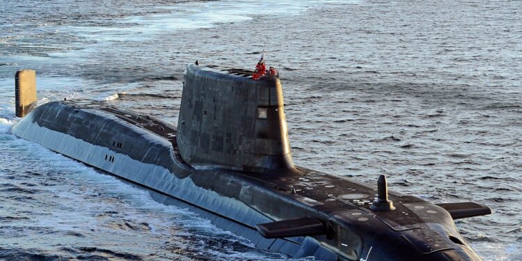 Britse kernonderzeeër met Tomahawk-raketten gespot nabij Iran