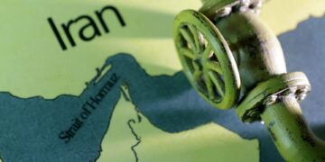 Iran overweegt doorvaartkosten voor schepen in Straat van Hormuz