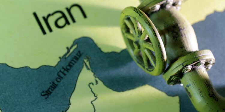 Iran overweegt doorvaartkosten voor schepen in Straat van Hormuz