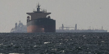 Schepen en matrozen gestrand in Straat van Hormuz