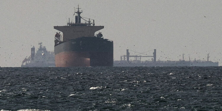 Schepen en matrozen gestrand in Straat van Hormuz