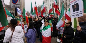 Pahlavi roept op tot demonstraties en regimeverandering door Iraanse expats