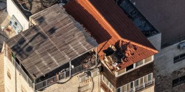 Fragmenten van raketten bij Kerk van de Wederopstanding in Israël (Foto)