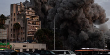 Israël valt Iraanse gasinstallaties aan en vermoordt medewerker van Khamenei-minister van Inlichtingen