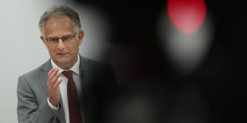 Belastingverlaging op benzine om impact oorlog Midden-Oosten te beperken