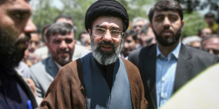 Zoon van Khamenei gekozen als opvolger, naam blijft geheim
