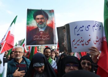 Mojtaba Khamenei vermijdt publieke optredens tijdens bezoek aan Iran