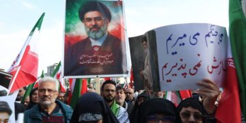 Mojtaba Khamenei vermijdt publieke optredens tijdens bezoek aan Iran