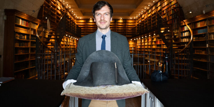 Het mysterie van Napoleons verloren en teruggevonden hoed