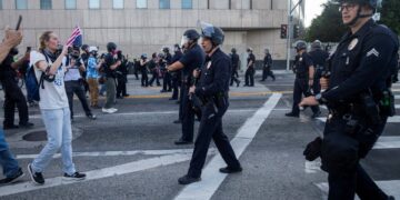 Opstand tegen macht: massale protesten in Amerikaanse steden tegen monarchie.