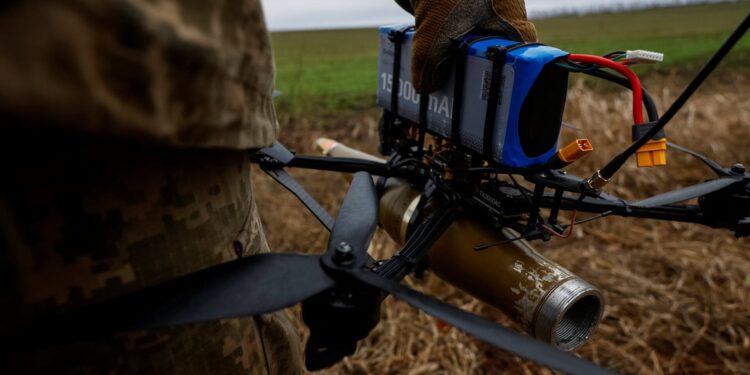 Russische drone beschadigt schoorsteen energiecentrale in Estland