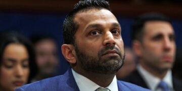 Hackers claimen e-mails FBI-directeur te hebben gehackt.