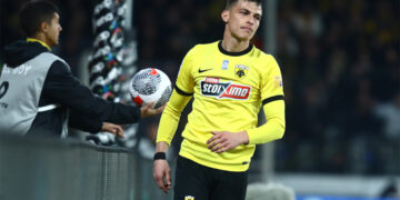 De keuze van Pelion: Eerste oproep met Strakosa