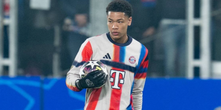 Bayern München dreigt zonder doelman te zitten als 16-jarige Prescot geen toestemming krijgt.